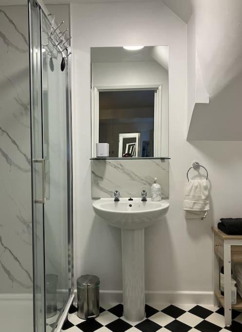 The Studio In The Annex Apartment Potters Bar Ngoại thất bức ảnh